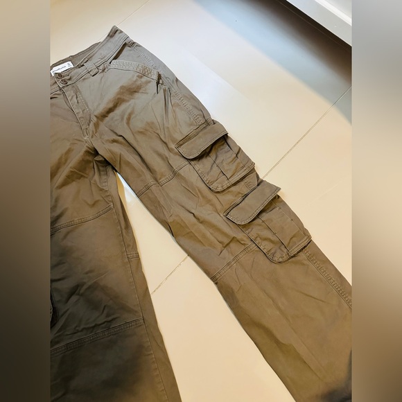 Abercrombie & Fitch women cargo pants - Picture 4 of 6